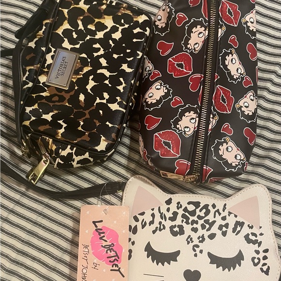 Victoria's Secret Handbags - Bundle of‎ small purses/wristlets